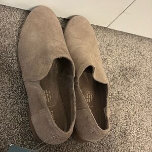 NWT TOMS Taupe Gray Suede Women’s 8